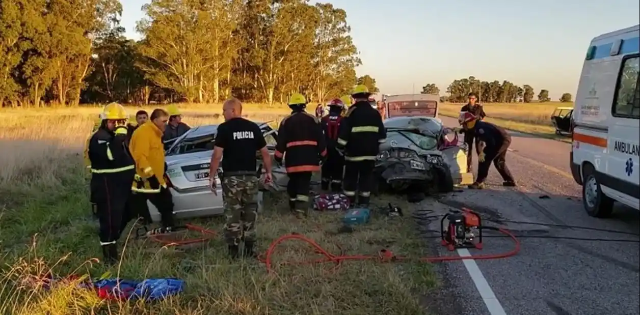 Murieron tres personas adultas y dos bebés, en un choque sobre la Ruta 85