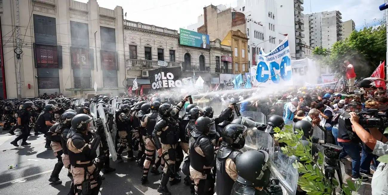 El protocolo habilitaba tareas de inteligencia e intervención policial sin orden judicial. Foto: Reuters