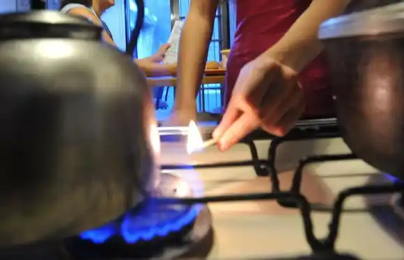 Servicios, internet, TV, prepagas, expensas y domésticas: los aumentos de octubre