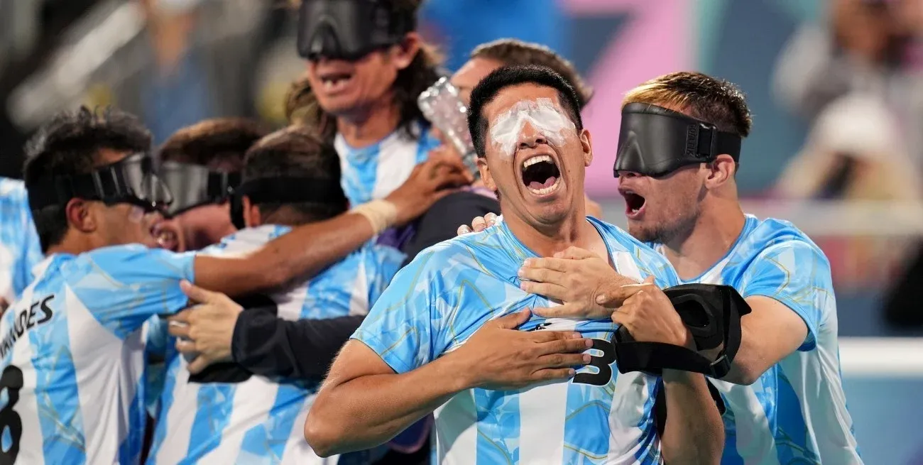 Alegría compartida. Los Murciélagos vencieron por penales a Brasil y jugarán por la medalla de oro ante el local, Francia, este sábado a las 3 de la tarde.