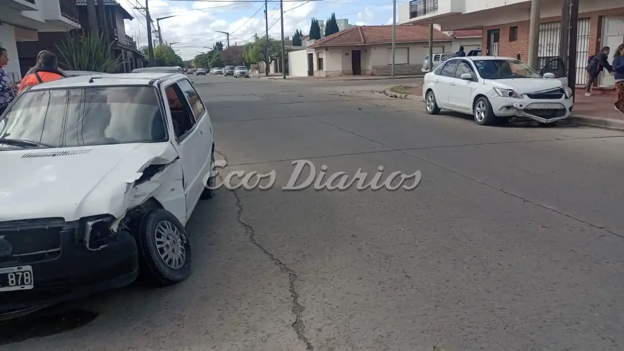 El accidente en calles 30 y 73, donde sólo hubo daños materiales en los vehículos
