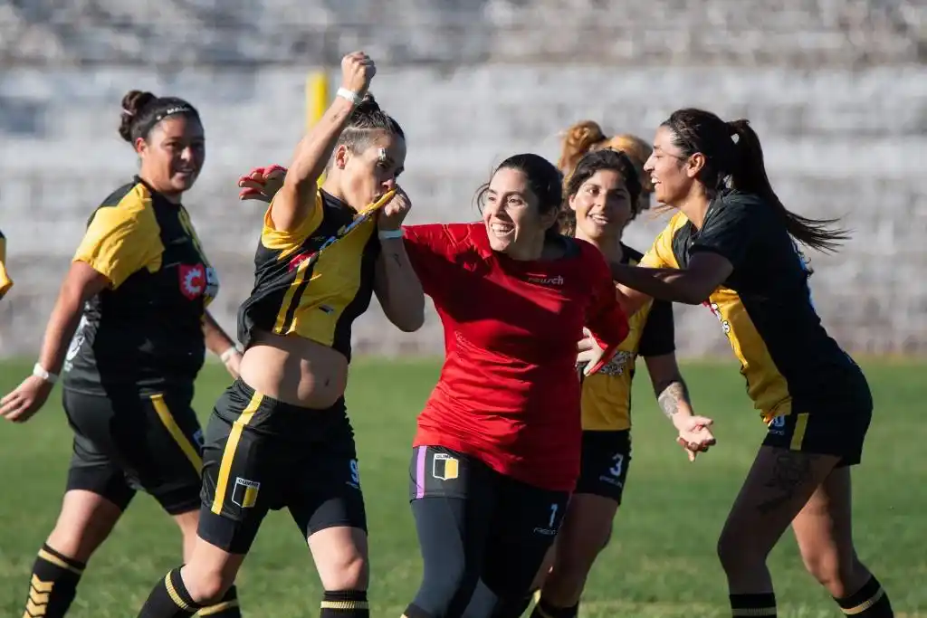 Futbol femenino: Huracán, con puntaje ideal