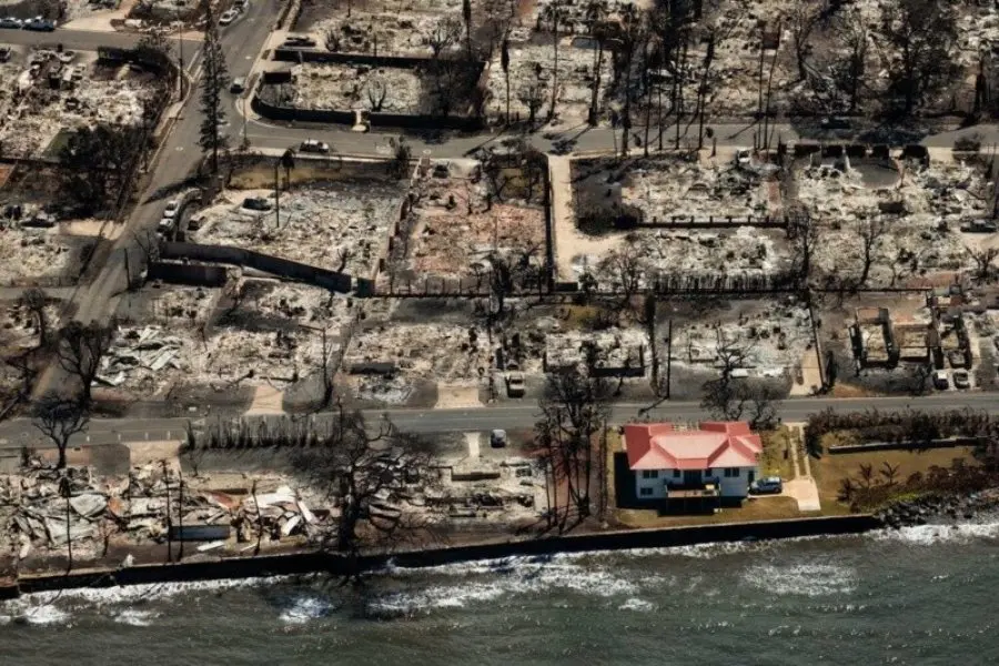 El misterio de la casa que resistió los incendios que arrasaron Hawaii