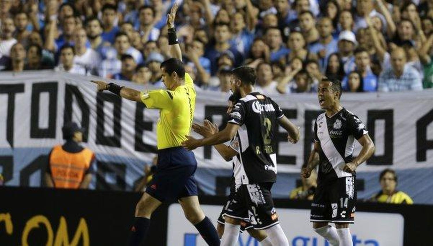 La jugada por la que se quejó todo Racing: el gol que fue y no fue