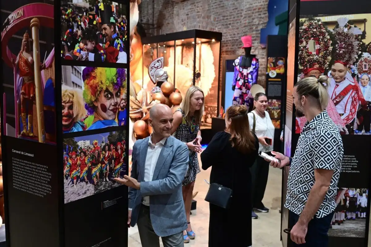 Inauguraron una muestra fotográfica de carnavales europeos en el Museo de Carnaval