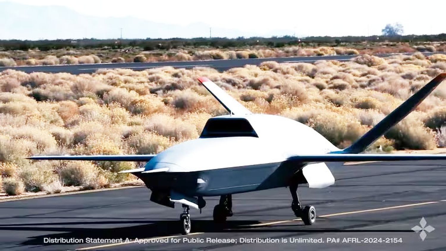 Cómo es el XQ-67A, el nuevo drone de las Fuerzas Aéreas de EEUU que piensa, vuela y actúa por sí solo