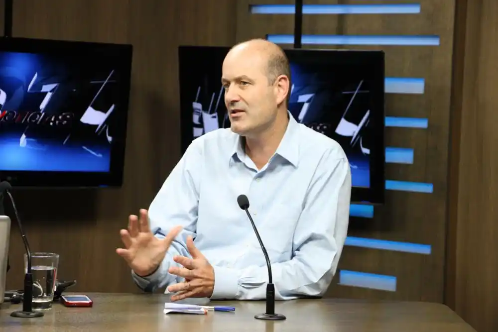 Sturzenegger le dio un espaldarazo a Ersinger para  enfrentar a Lunghi