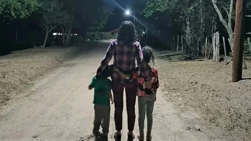 Pidieron anular la restitución de los hijos de Constanza Taricco por pasar por encima de sus derechos
