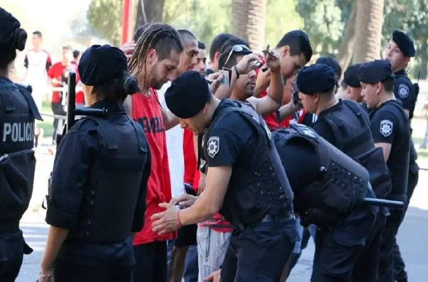 Detuvieron a tres hombres con pedido de captura en inmediaciones del Coloso
