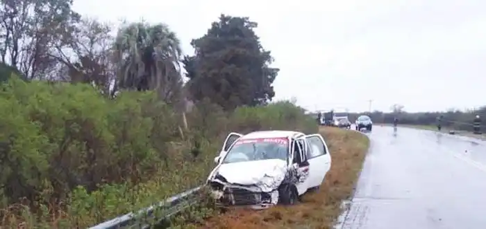 Choque entre un remise de Concordia y una camioneta, en Ruta 22