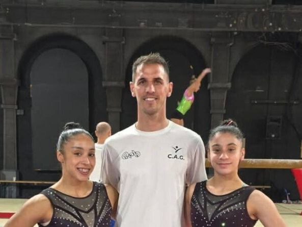 Las rafaelinas Lucía González y Emilia Acosta, integrantes del seleccionado nacional con su entrenador Víctor Ingaramo.Ig V.Ingaramo