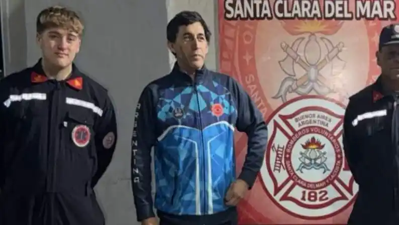 Emanuel Albarracín Tauz, integrante del Cuerpo de Bomberos Voluntarios de Santa Clara, fue convocado y partió ayer rumbo a Caracas.