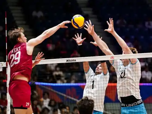 Argentina cayó 3 a 1 con EE.UU y mañana enfrenta a Turquía. Foto:FEVA