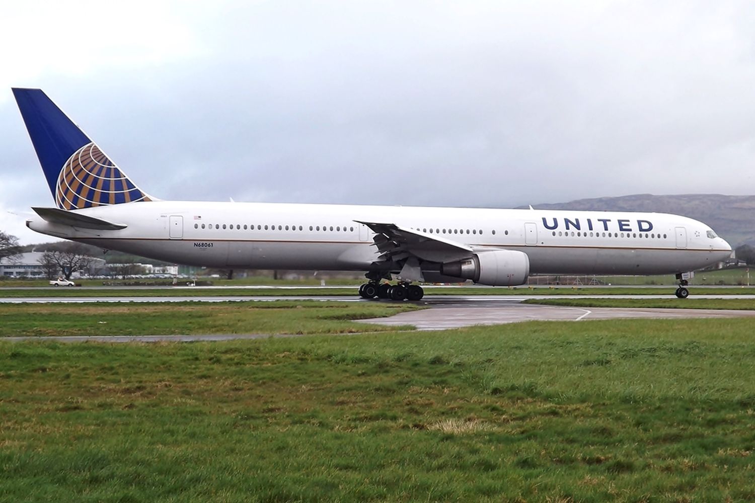 United Airlines to resume flights between Washington and Amsterdam