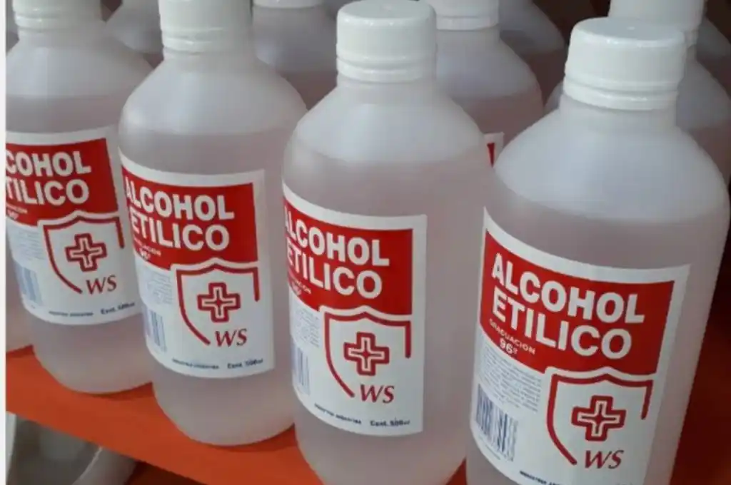 La ANMAT prohibió un alcohol etílico y un limpiador líquido desinfectante