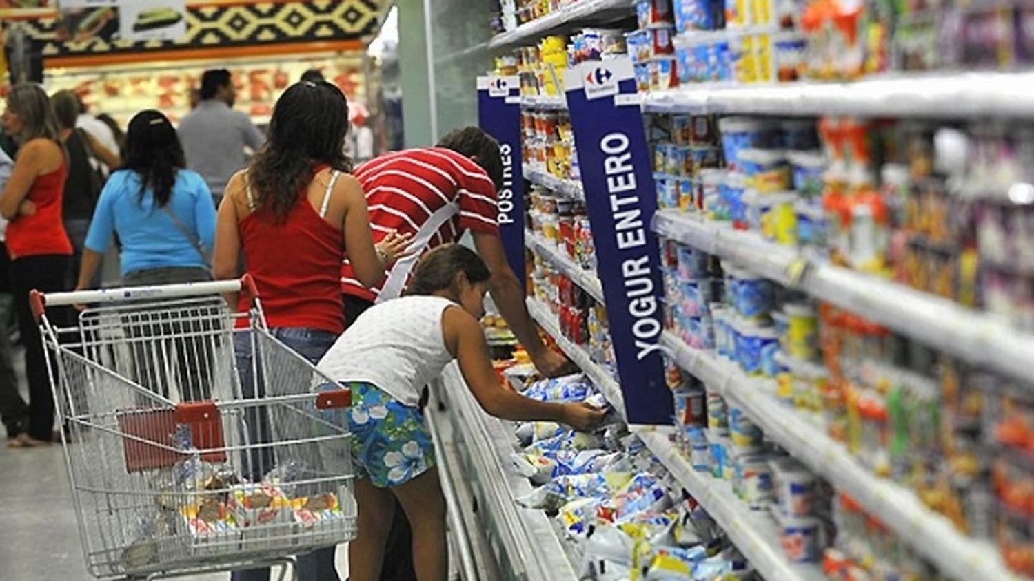 Una nena se desvaneció después de comer un chocolate que le regalaron en un supermercado