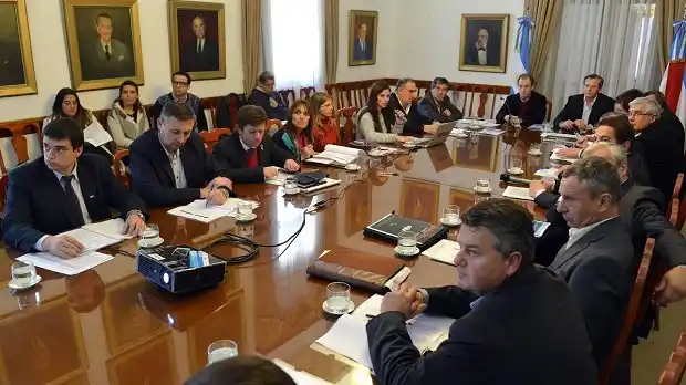 Bordet explicó los créditos que tomarán provincia y municipios