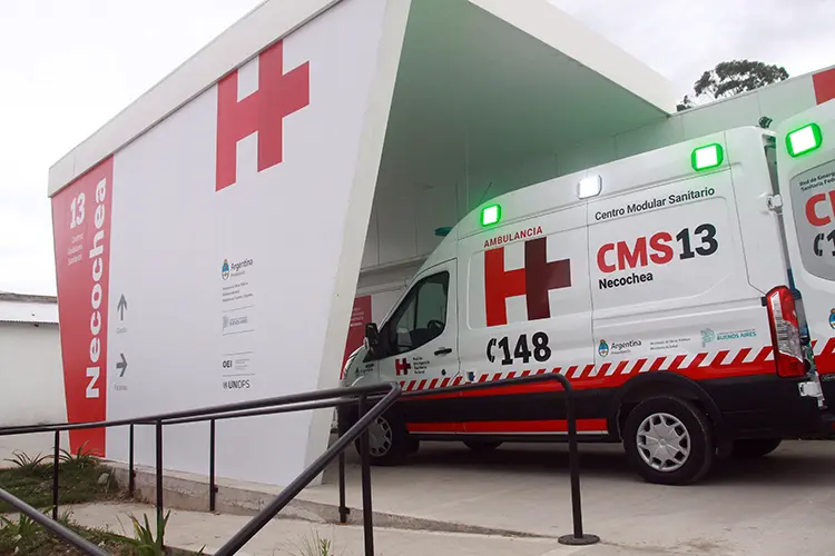 El ministro de Salud entregó ambulancia para el Hospital