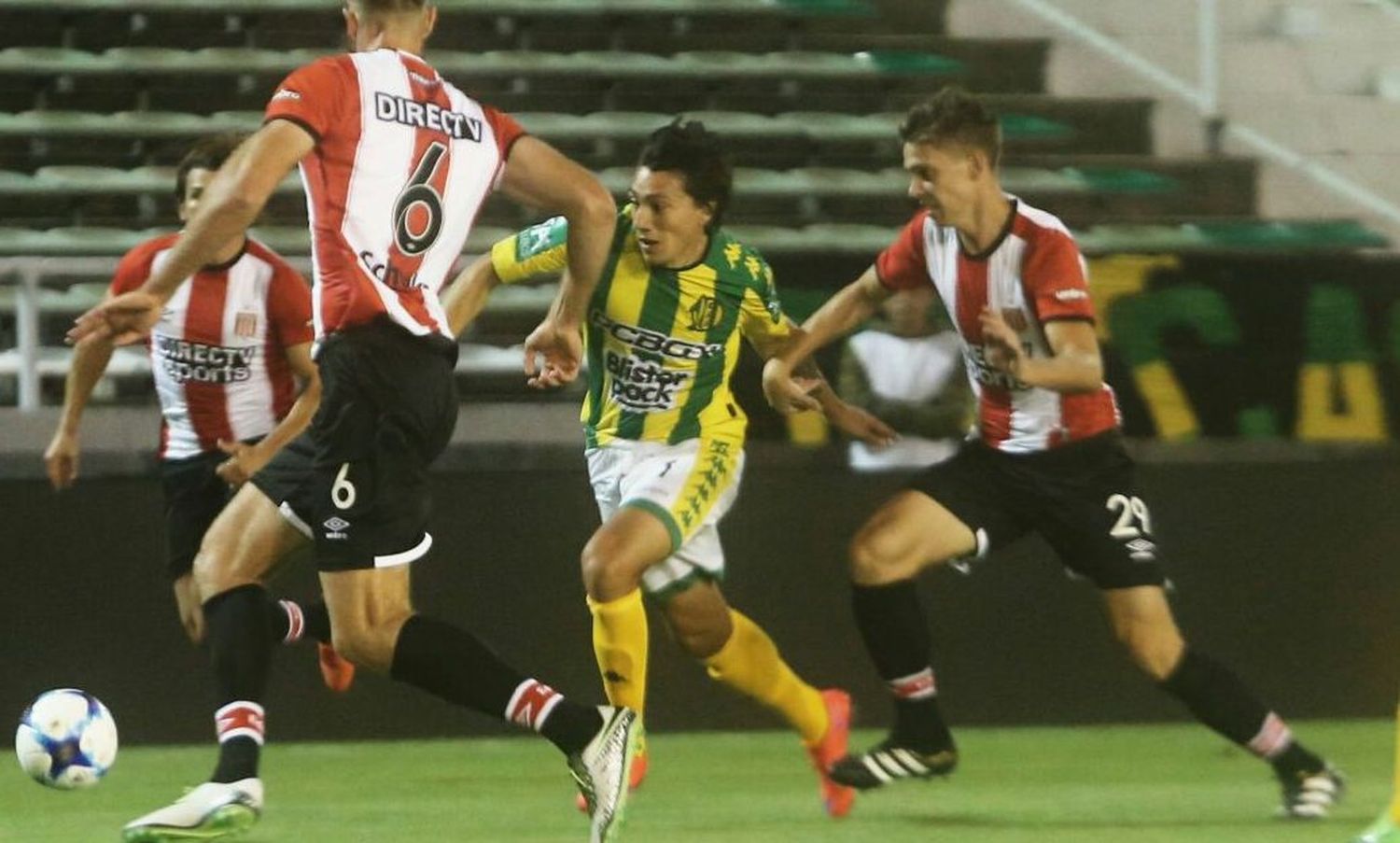 Aldosivi sufrió la eficacia de Estudiantes en la pelota parada