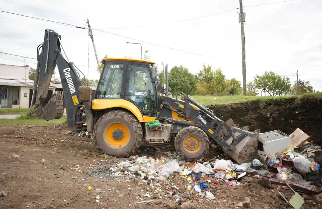 Se realizó un operativo de limpieza integran en los barrios Barranquitas e Italia
