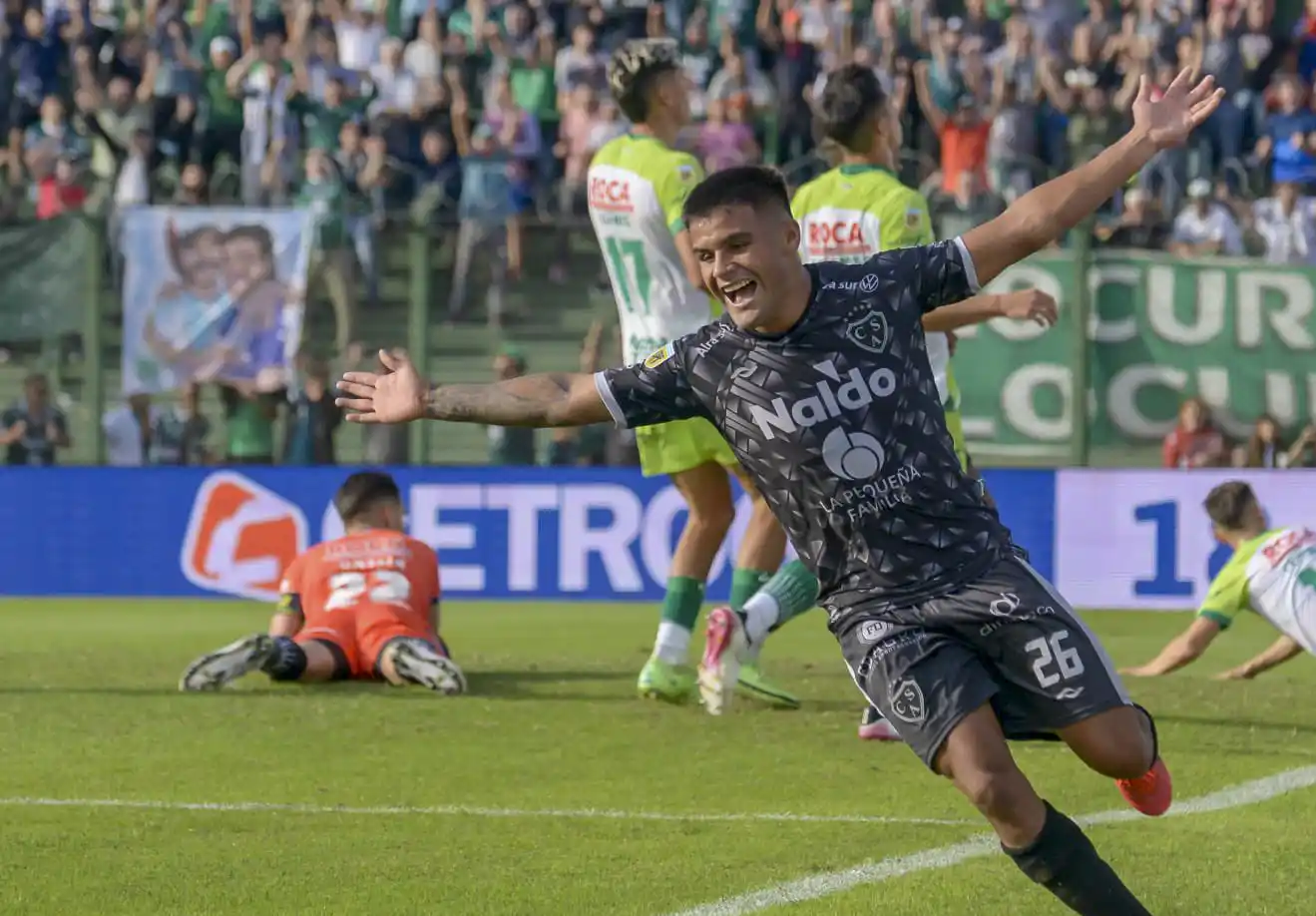 Sarmiento venció a Defensa y sueña con la clasificación