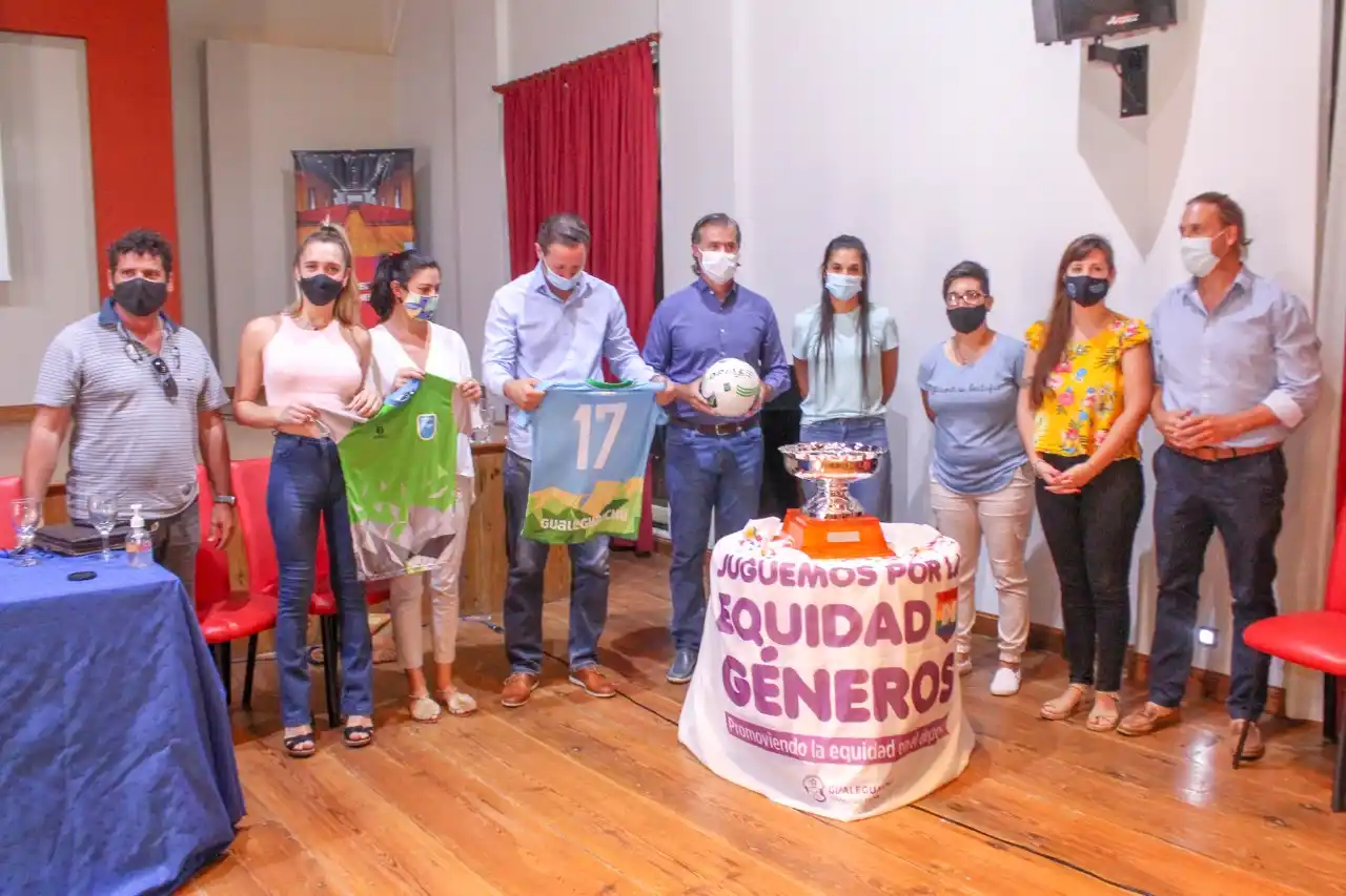 Se presentó la copa "Juguemos por la Equidad de Géneros" que comienza el viernes