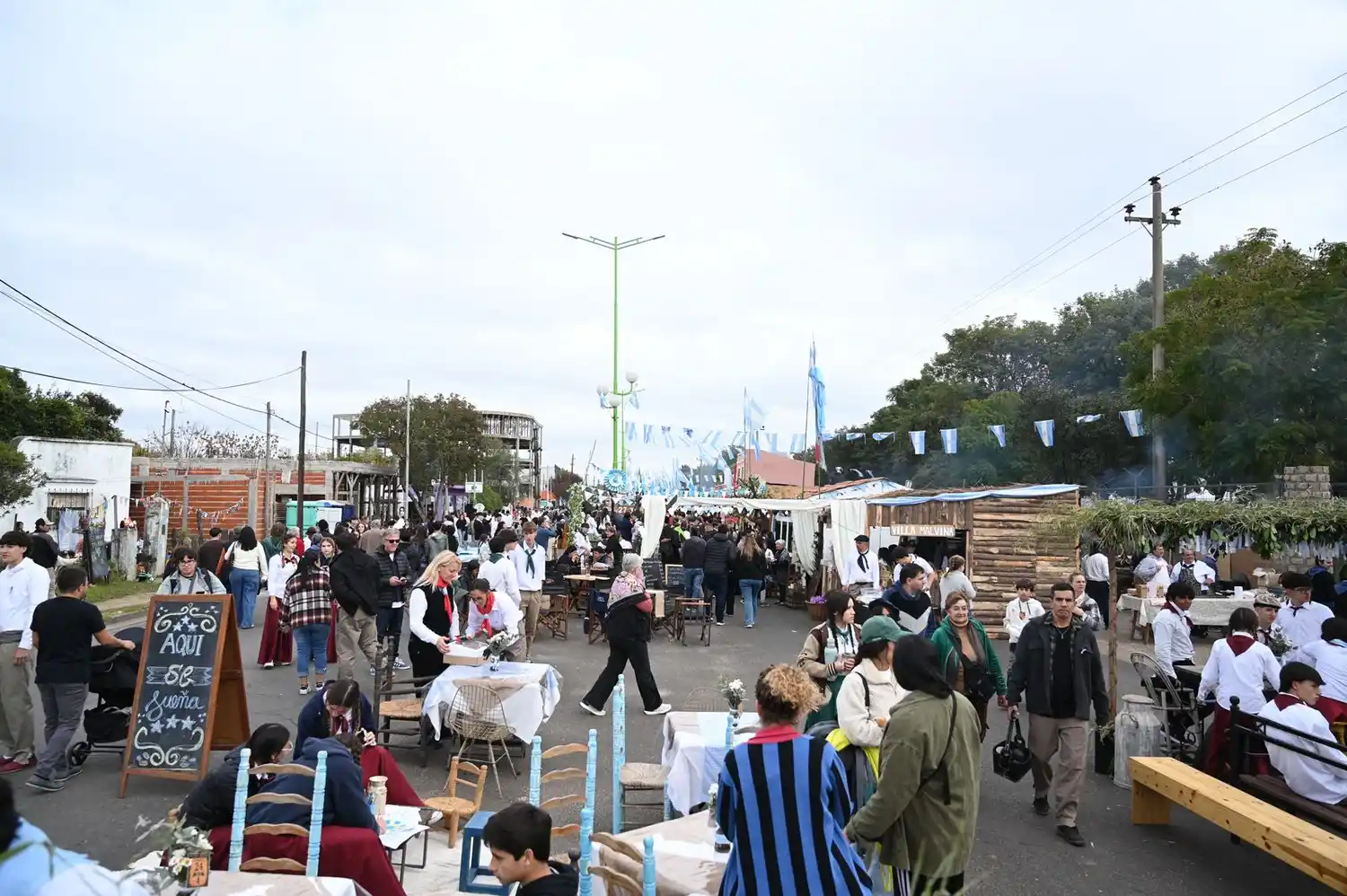 Intentó robarse la mochila con la recaudación de un stand y unos padres se dieron cuenta