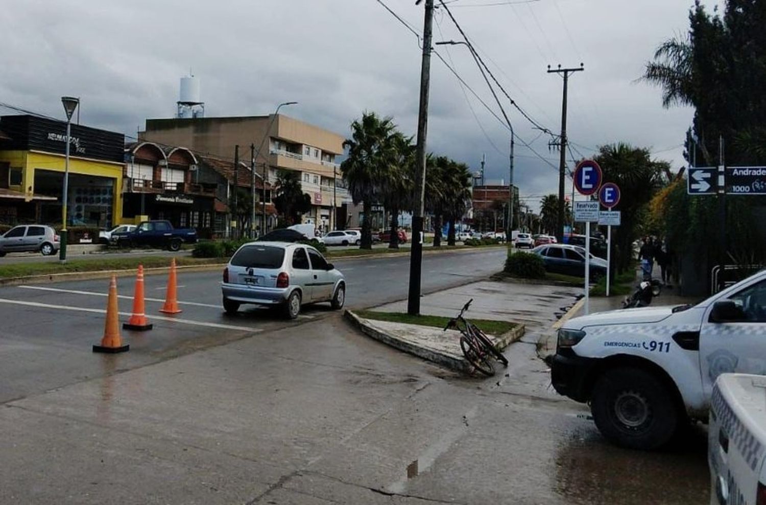 Un ciclista fue atropellado por un auto en el barrio Caisamar