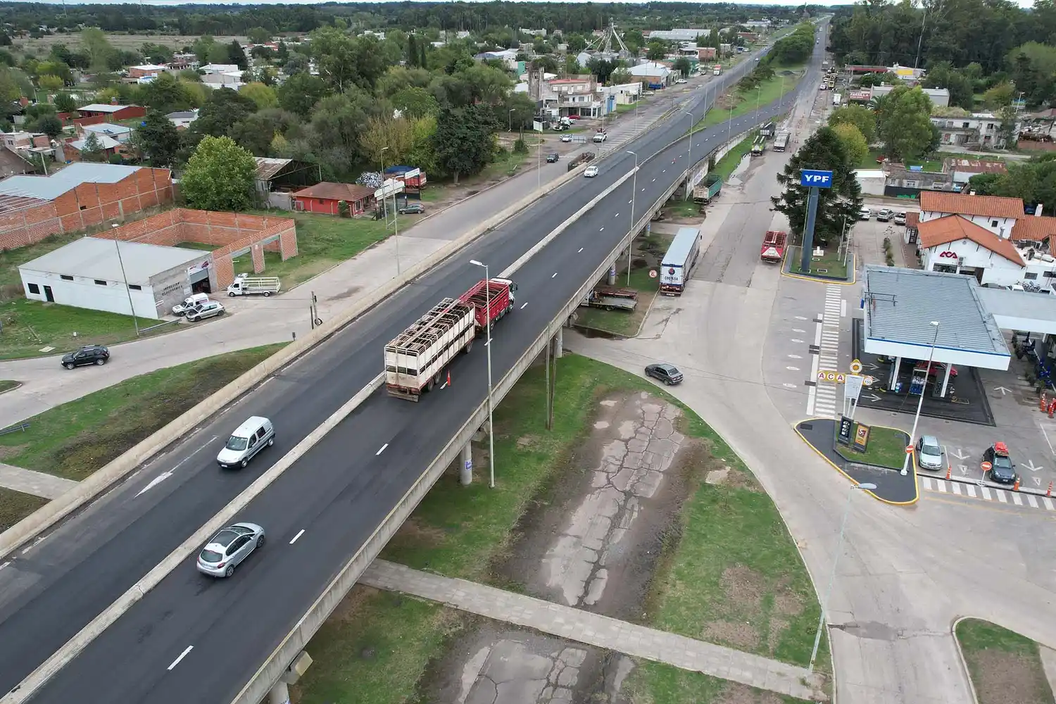 Avanzan los trabajos de repavimentación de la Ruta N° 2 en la zona de Chascomús