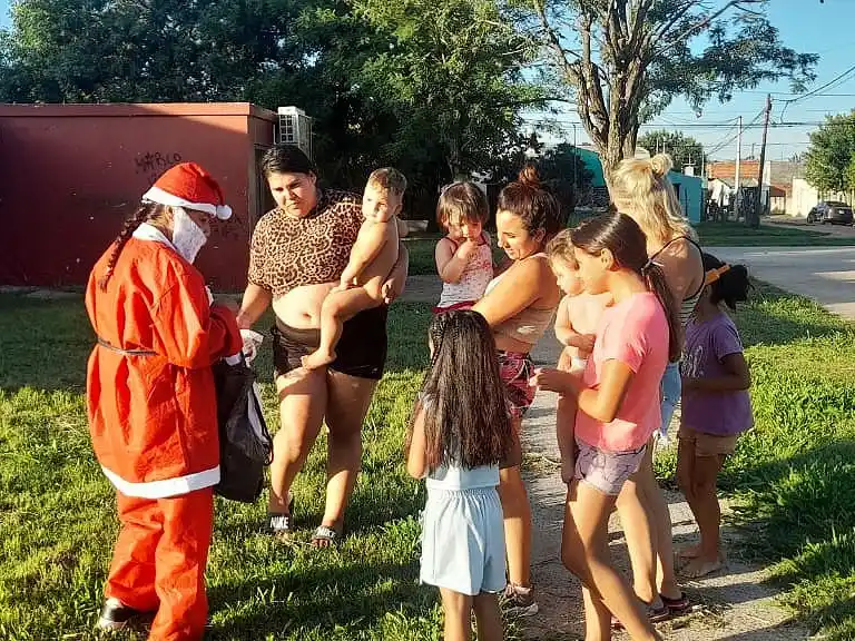 Papá Noel recorrió algunos barrios de la ciudad.