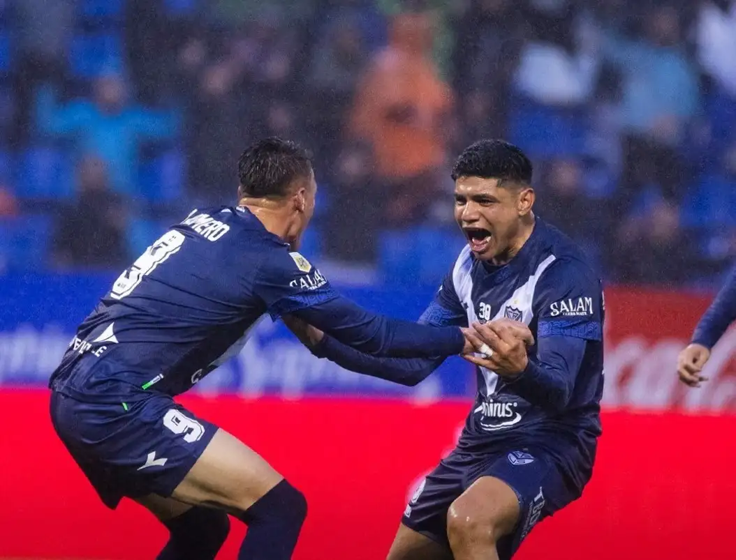 Vélez logró un triunfo clave para sus aspiuiraciones.