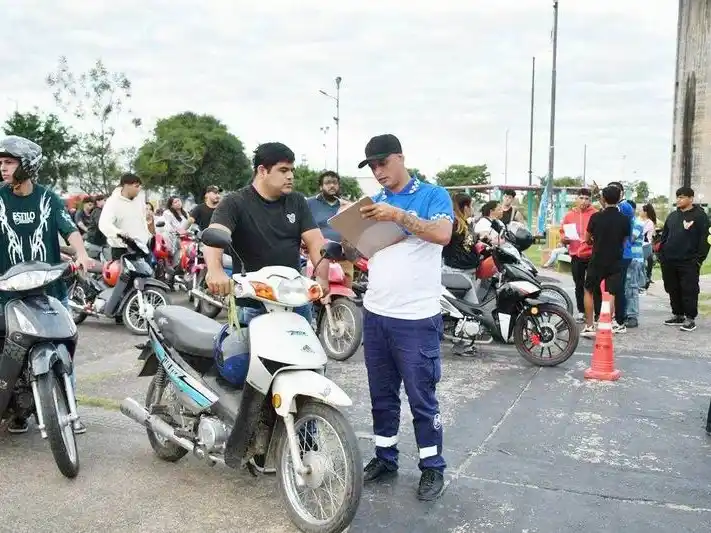Más de 320 vecinos participaron en el 
curso para obtener la licencia de conducir