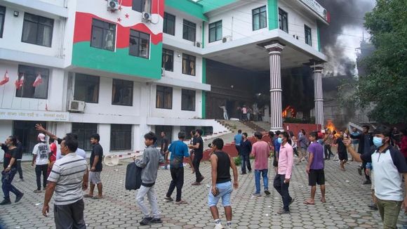 Crisis en Nepal: el primer ministro dimitió tras protestas que dejaron 19 muertos