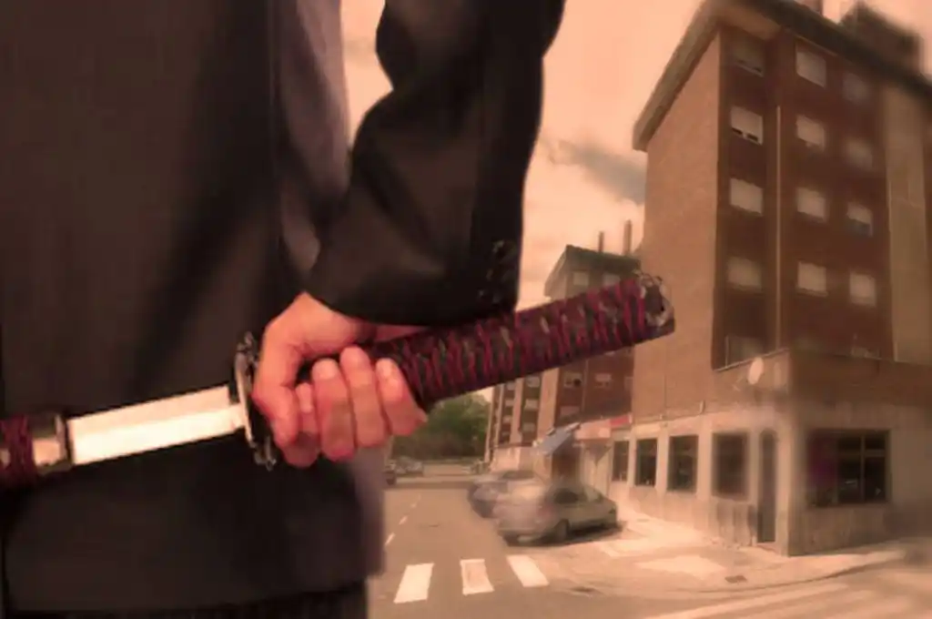 Bruselas: jugaban al Monopoly en la calle y un vecino los atacó con una katana