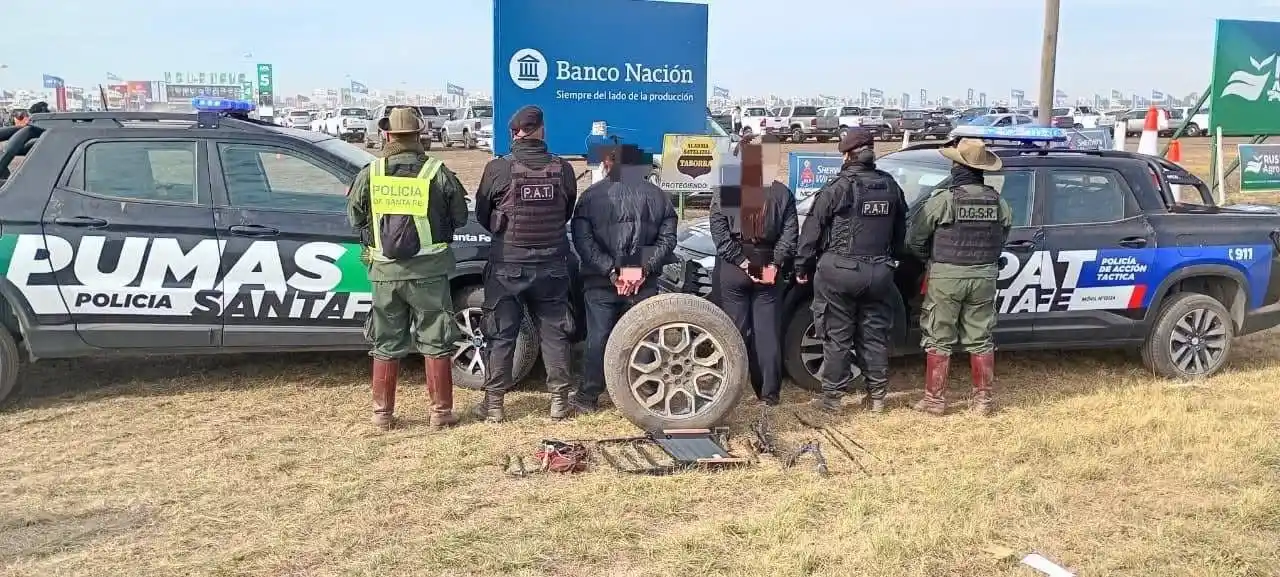 Atraparon a dos personas tras el robo de una rueda auxiliar de una camioneta en la Agroactiva 2026