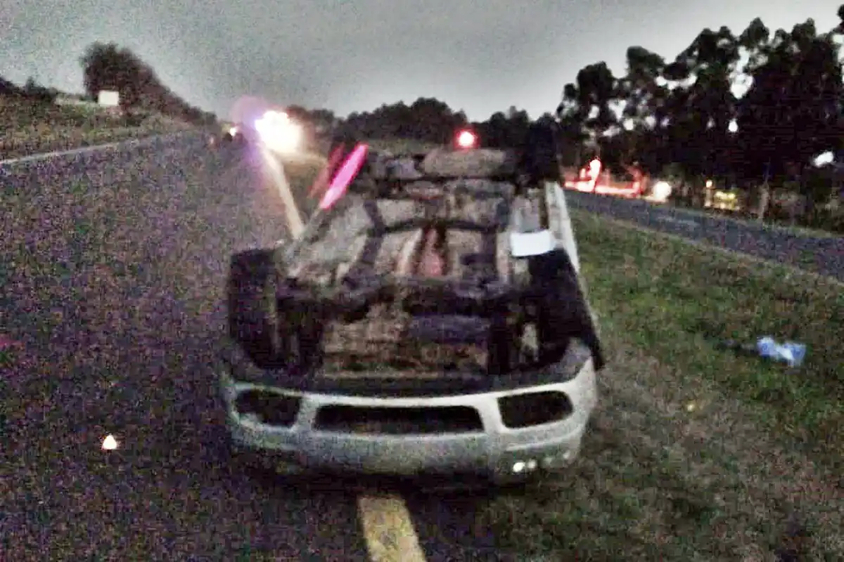 Despiste y vuelco fatal: una persona salió despedida del auto y murió en el acto