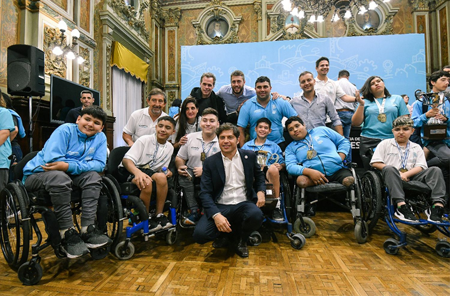 Kicillof recibió a la delegación de deportistas que ganaron el medallero de los Juegos Evita 