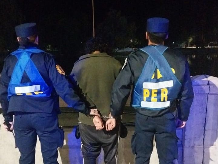 La Policía intervino para proteger a un niño que estaba junto a un hombre borracho en la Costanera
