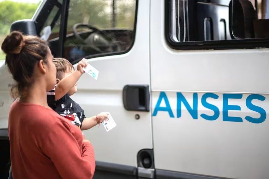 Aumentan las asignaciones familiares y la AUH: montos y rangos salariales