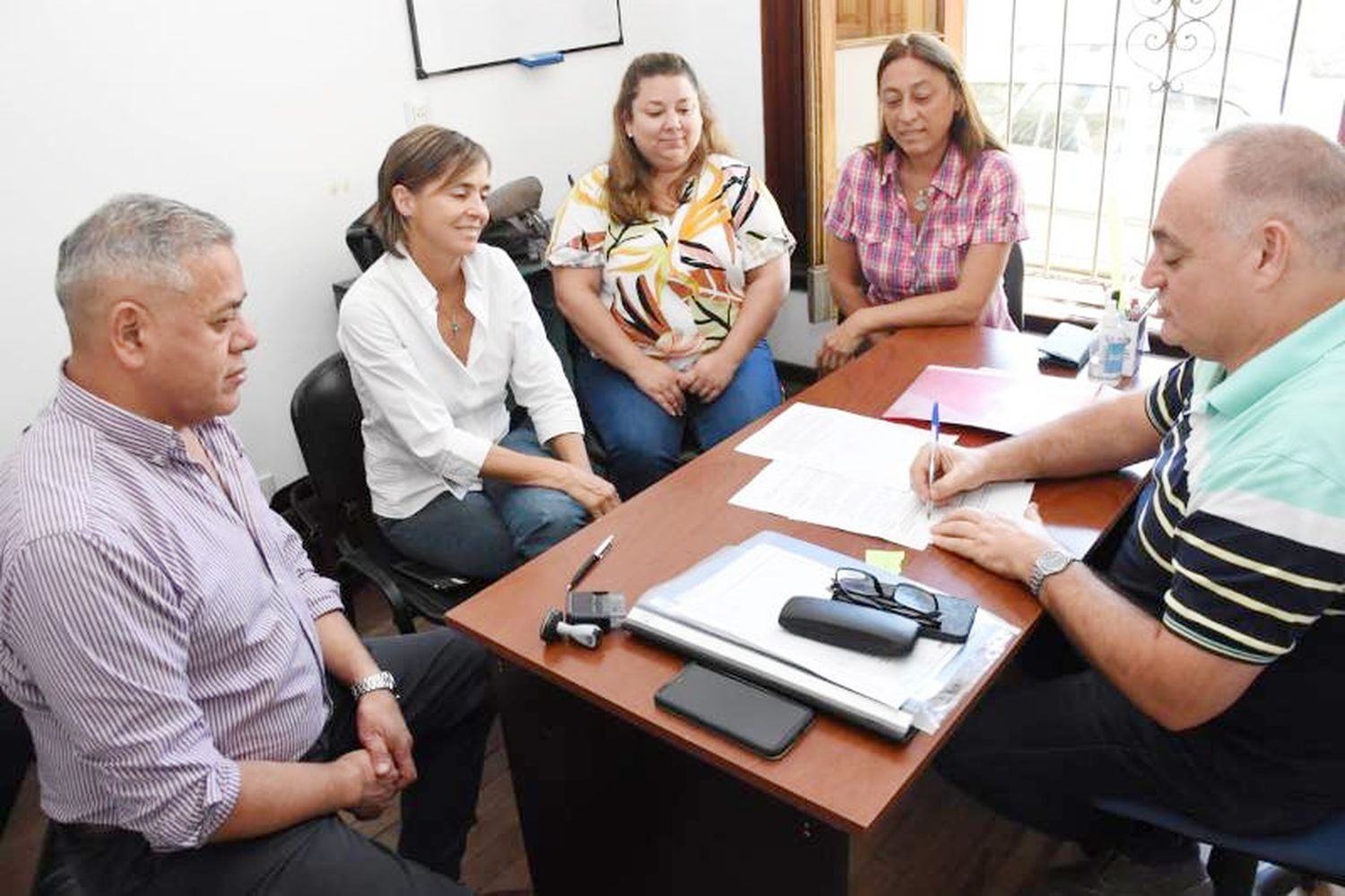 La Municipalidad firmó un convenio con Departamental de Escuelas