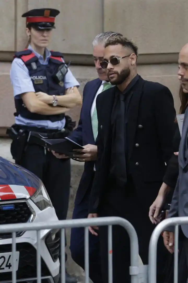 Neymar es juzgado por corrupción y fraude