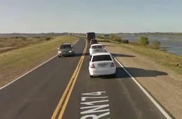 Siniestro vial fatal en la ruta a Victoria: un hombre falleció tras choque entre una camioneta y un colectivo