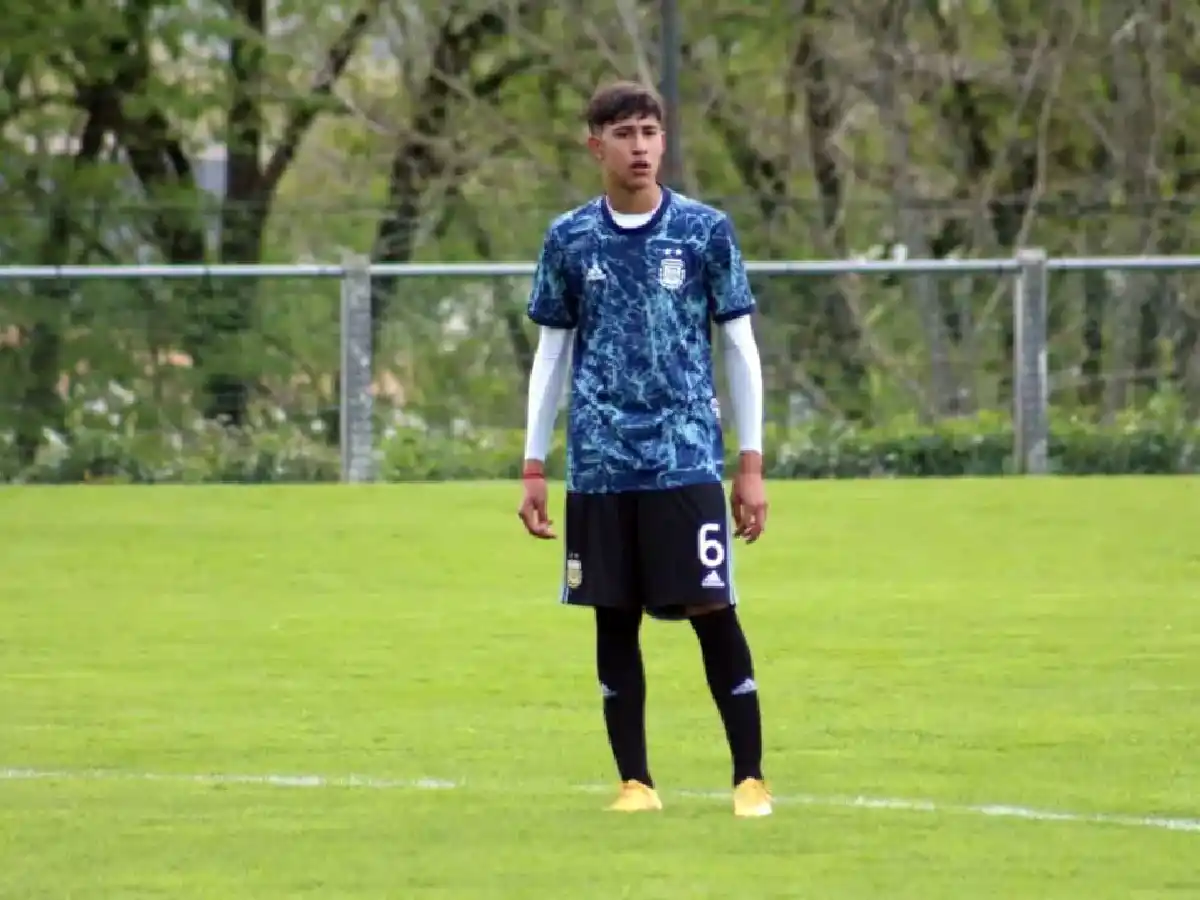 González entrena en Ezeiza con la selección sub-17