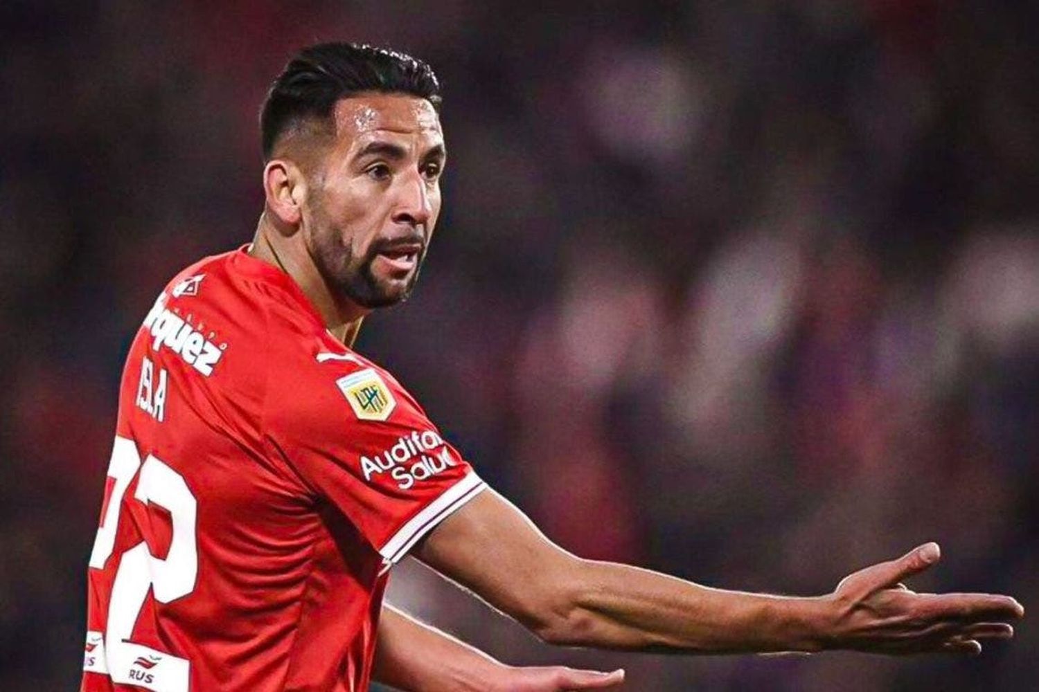 Isla se desgarró y no estará frente a Talleres