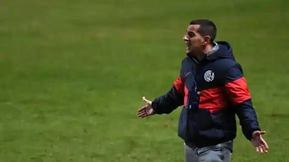 Romagnoli no piensa  quedarse como DT