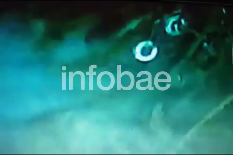 Restos del área de libre circulación del submarino ARA San Juan. También se pueden observar distintas cañerías