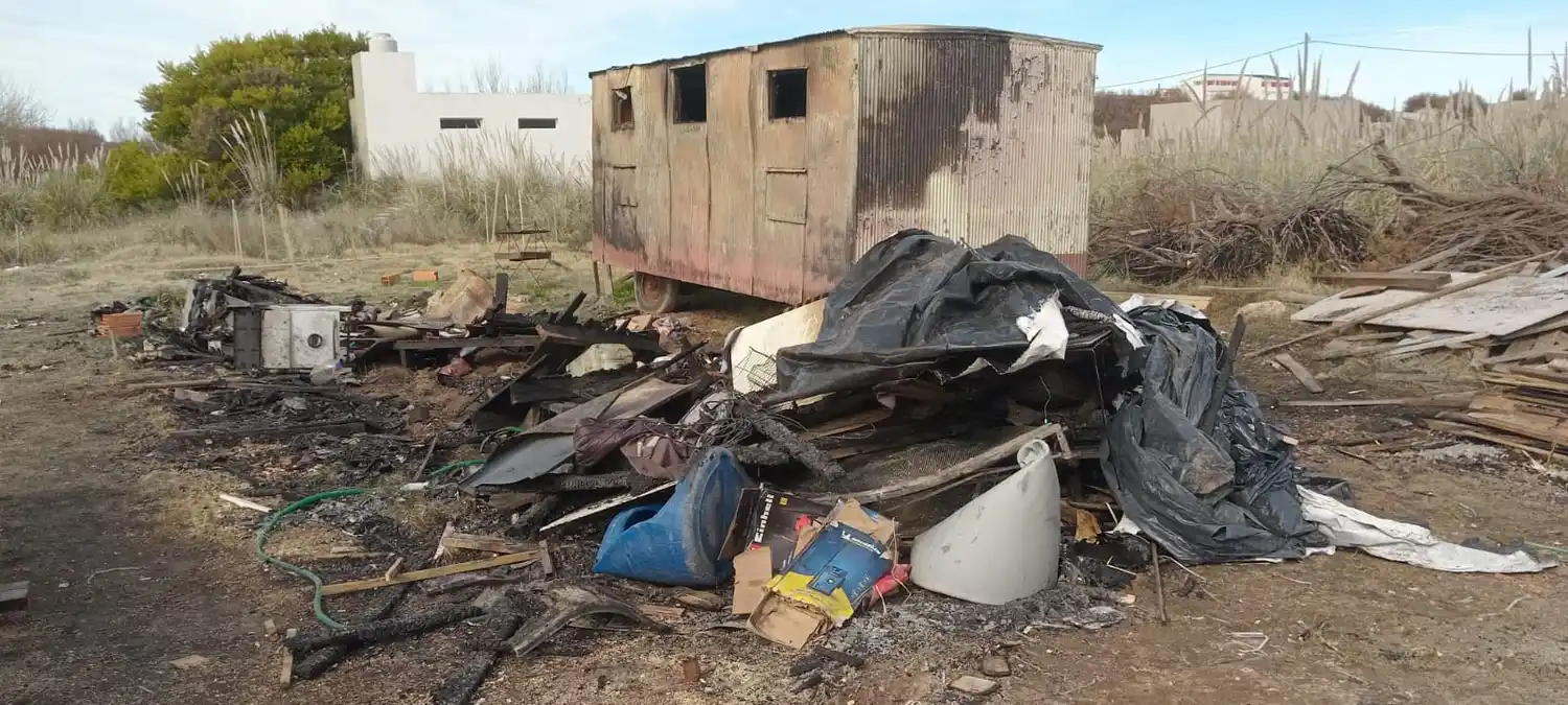Un vecino de Reta necesita ayuda tras incendiarse su vivienda
