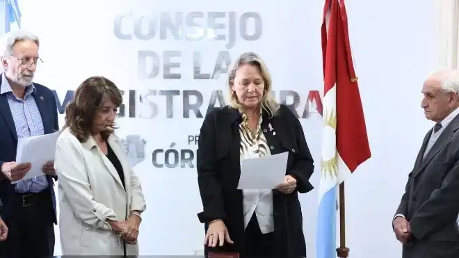 Jessica Valentini en el momento de la jura.