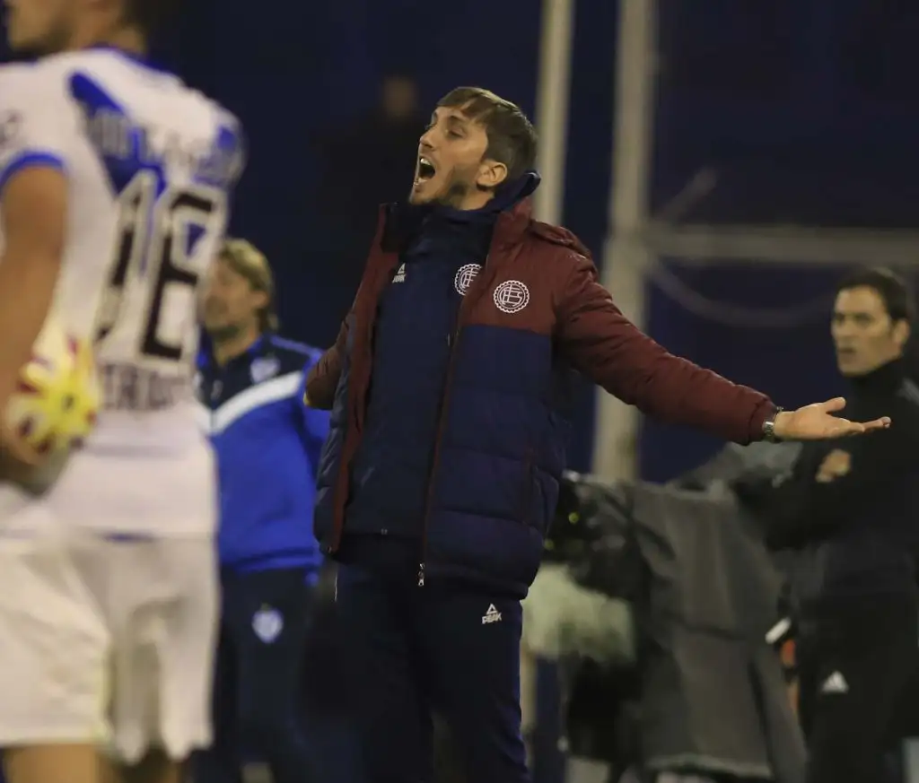 Lanús juega en Paraná