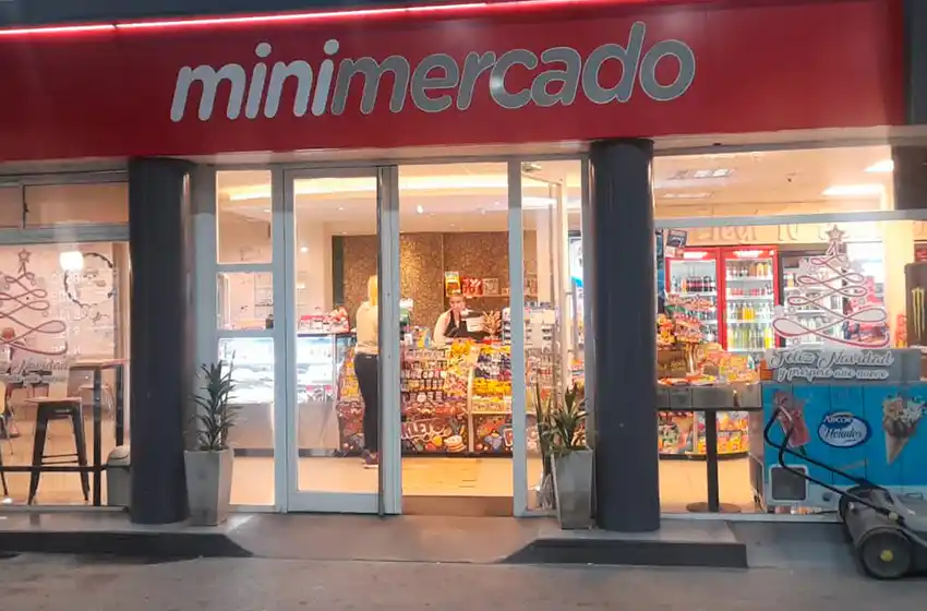 Entró agresiva a comprar cigarrillos y rompió la caja registradora